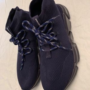 Balenciaga sneakers men’s size 8. Never been worn